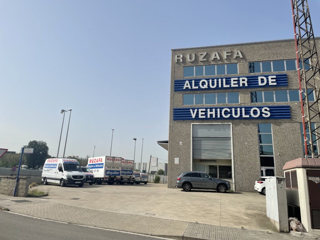 Alquiler de furgonetas económico y barato en Parets del Vallès